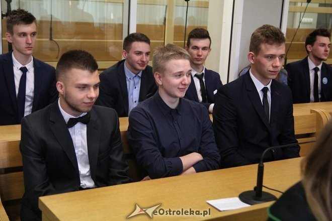 Przed ostrołęckim sądem zapadł wyrok w sprawie aborcji na nastoletniej uczennicy [WIDEO, ZDJĘCIA] - zdjęcie #8 - eOstroleka.pl