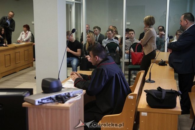Przed ostrołęckim sądem zapadł wyrok w sprawie aborcji na nastoletniej uczennicy [WIDEO, ZDJĘCIA] - zdjęcie #15 - eOstroleka.pl