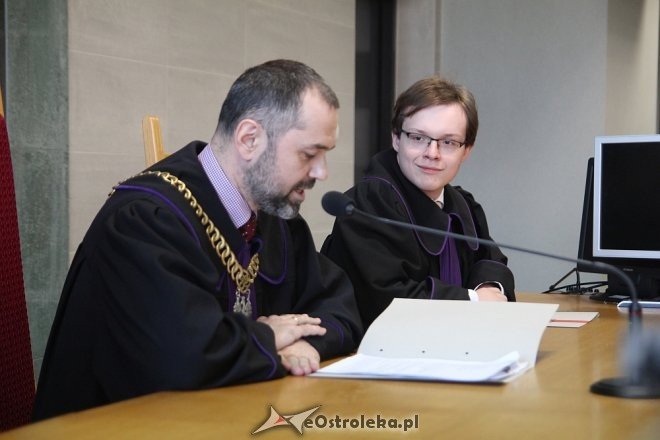 Przed ostrołęckim sądem zapadł wyrok w sprawie aborcji na nastoletniej uczennicy [WIDEO, ZDJĘCIA] - zdjęcie #17 - eOstroleka.pl
