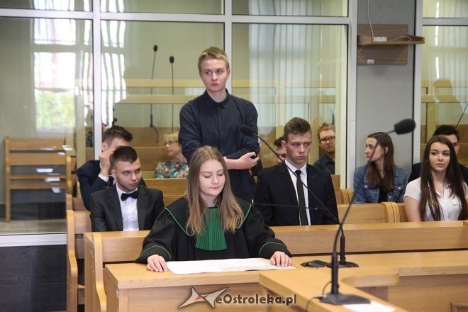 Przed ostrołęckim sądem zapadł wyrok w sprawie aborcji na nastoletniej uczennicy [WIDEO, ZDJĘCIA] - zdjęcie #19 - eOstroleka.pl