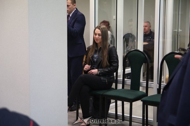 Przed ostrołęckim sądem zapadł wyrok w sprawie aborcji na nastoletniej uczennicy [WIDEO, ZDJĘCIA] - zdjęcie #20 - eOstroleka.pl
