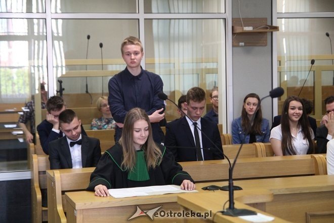 Przed ostrołęckim sądem zapadł wyrok w sprawie aborcji na nastoletniej uczennicy [WIDEO, ZDJĘCIA] - zdjęcie #23 - eOstroleka.pl