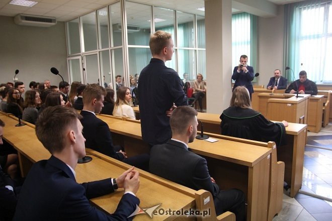 Przed ostrołęckim sądem zapadł wyrok w sprawie aborcji na nastoletniej uczennicy [WIDEO, ZDJĘCIA] - zdjęcie #27 - eOstroleka.pl