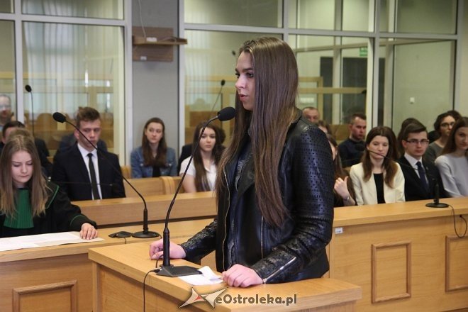 Przed ostrołęckim sądem zapadł wyrok w sprawie aborcji na nastoletniej uczennicy [WIDEO, ZDJĘCIA] - zdjęcie #28 - eOstroleka.pl