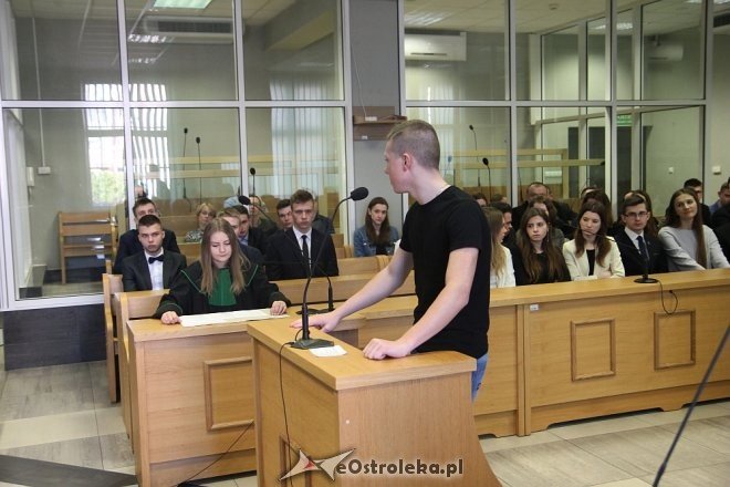 Przed ostrołęckim sądem zapadł wyrok w sprawie aborcji na nastoletniej uczennicy [WIDEO, ZDJĘCIA] - zdjęcie #32 - eOstroleka.pl