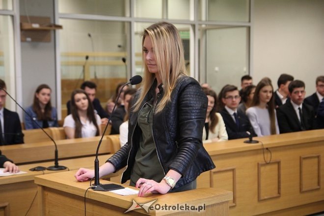 Przed ostrołęckim sądem zapadł wyrok w sprawie aborcji na nastoletniej uczennicy [WIDEO, ZDJĘCIA] - zdjęcie #33 - eOstroleka.pl
