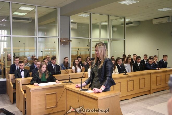 Przed ostrołęckim sądem zapadł wyrok w sprawie aborcji na nastoletniej uczennicy [WIDEO, ZDJĘCIA] - zdjęcie #34 - eOstroleka.pl