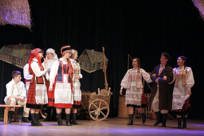 Premiera teatralna: „Chłopi” w Ostrołęckim Centrum Kultury [ZDJĘCIA] - zdjęcie #7 - eOstroleka.pl