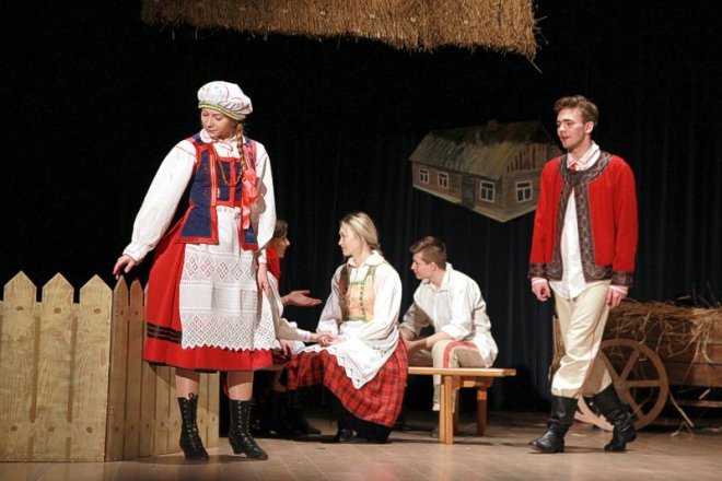 Premiera teatralna: „Chłopi” w Ostrołęckim Centrum Kultury [ZDJĘCIA] - zdjęcie #13 - eOstroleka.pl
