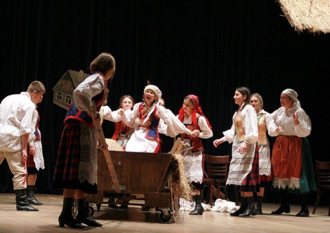 Premiera teatralna: „Chłopi” w Ostrołęckim Centrum Kultury [ZDJĘCIA] - zdjęcie #19 - eOstroleka.pl