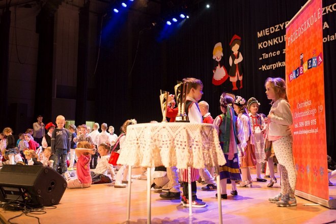 Konkurs taneczny „Tańce z przedszkolami Kurpikami” [ZDJĘCIA] - zdjęcie #44 - eOstroleka.pl