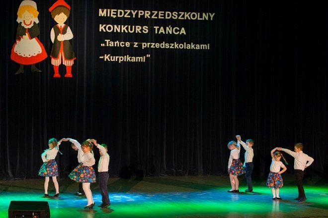 Konkurs taneczny „Tańce z przedszkolami Kurpikami” [ZDJĘCIA] - zdjęcie #61 - eOstroleka.pl
