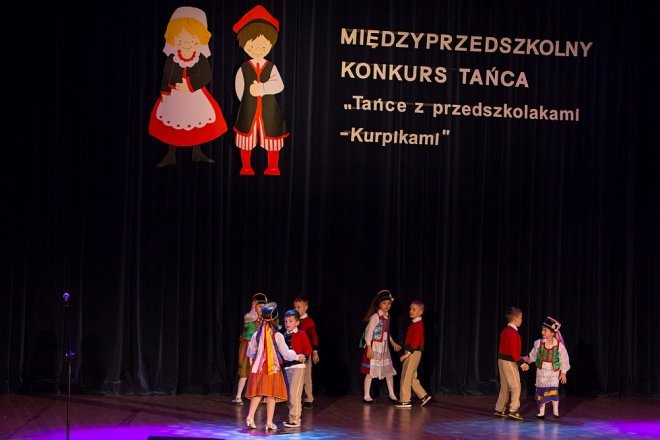 Konkurs taneczny „Tańce z przedszkolami Kurpikami” [ZDJĘCIA] - zdjęcie #79 - eOstroleka.pl