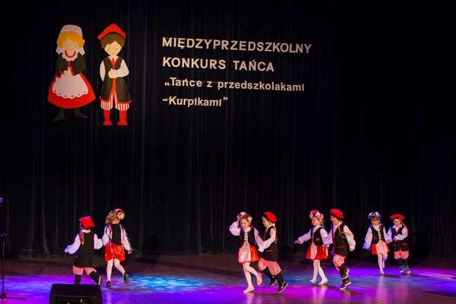 Konkurs taneczny „Tańce z przedszkolami Kurpikami” [ZDJĘCIA] - zdjęcie #41 - eOstroleka.pl