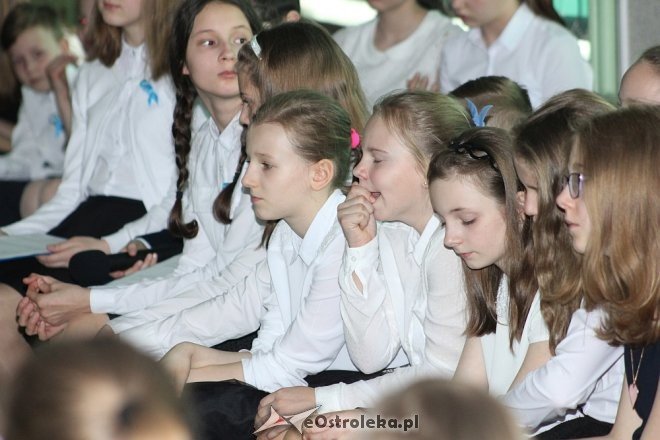 Uczniowie „dziesiątki” wspominali z miłością swojego patrona, św. Jana Pawła II [WIDEO, ZDJĘCIA] - zdjęcie #27 - eOstroleka.pl
