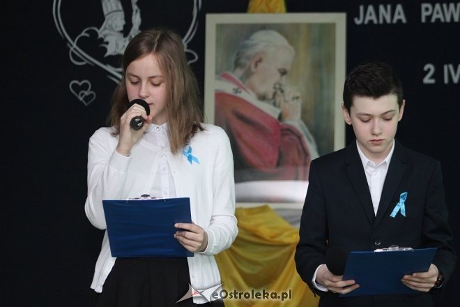 Uczniowie „dziesiątki” wspominali z miłością swojego patrona, św. Jana Pawła II [WIDEO, ZDJĘCIA] - zdjęcie #28 - eOstroleka.pl