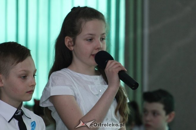 Uczniowie „dziesiątki” wspominali z miłością swojego patrona, św. Jana Pawła II [WIDEO, ZDJĘCIA] - zdjęcie #38 - eOstroleka.pl