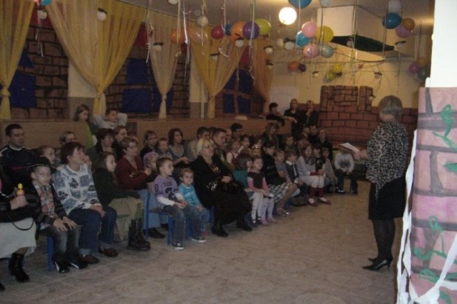Zabawa choinkowa w Przedszkolu Miejskim nr 7 (28.01.2010) - zdjęcie #1 - eOstroleka.pl