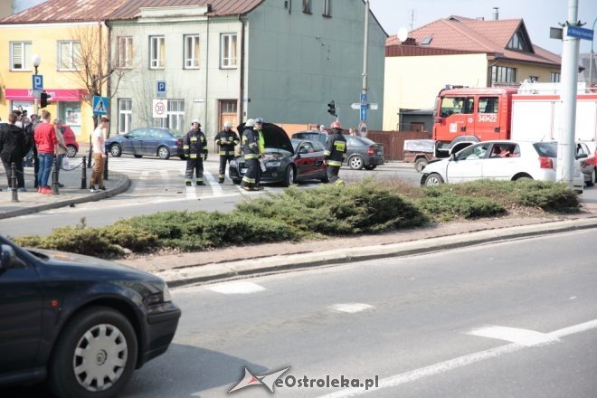 Wypadek po wymuszeniu pierwszeństwa na skrzyżowaniu Bogusławskiego i 11 Listopada [ZDJĘCIA] - zdjęcie #18 - eOstroleka.pl