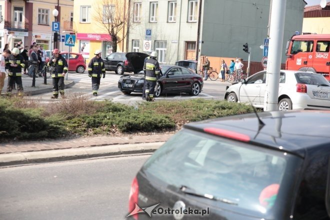 Wypadek po wymuszeniu pierwszeństwa na skrzyżowaniu Bogusławskiego i 11 Listopada [ZDJĘCIA] - zdjęcie #17 - eOstroleka.pl