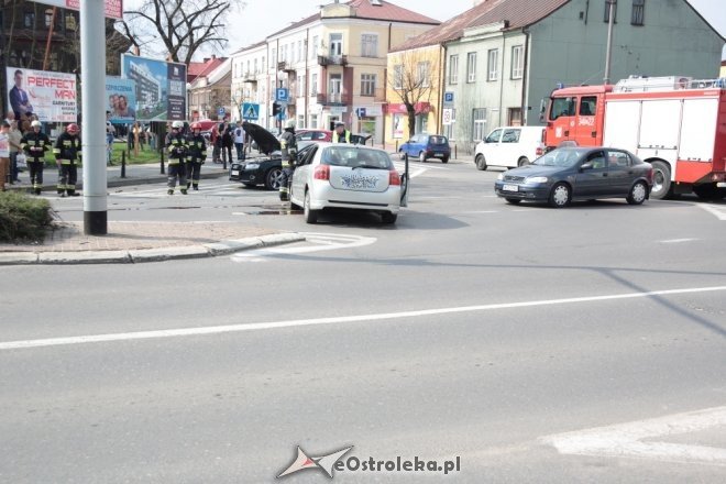 Wypadek po wymuszeniu pierwszeństwa na skrzyżowaniu Bogusławskiego i 11 Listopada [ZDJĘCIA] - zdjęcie #16 - eOstroleka.pl