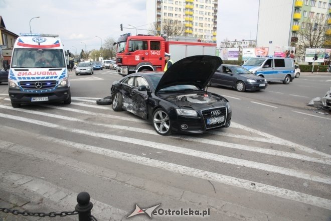 Wypadek po wymuszeniu pierwszeństwa na skrzyżowaniu Bogusławskiego i 11 Listopada [ZDJĘCIA] - zdjęcie #10 - eOstroleka.pl