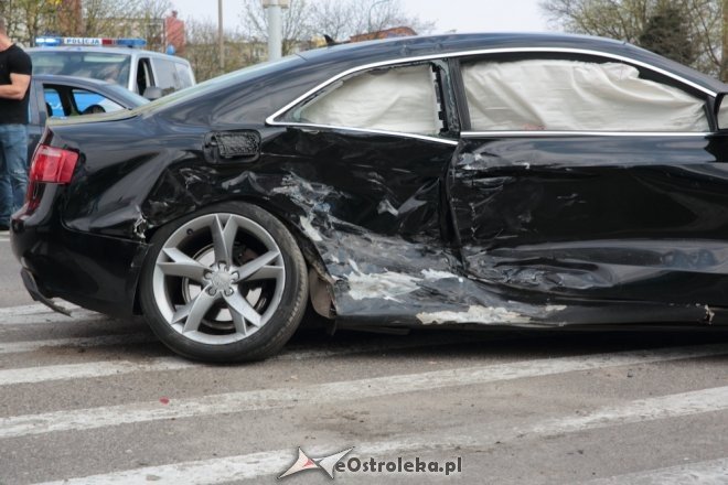 Wypadek po wymuszeniu pierwszeństwa na skrzyżowaniu Bogusławskiego i 11 Listopada [ZDJĘCIA] - zdjęcie #7 - eOstroleka.pl