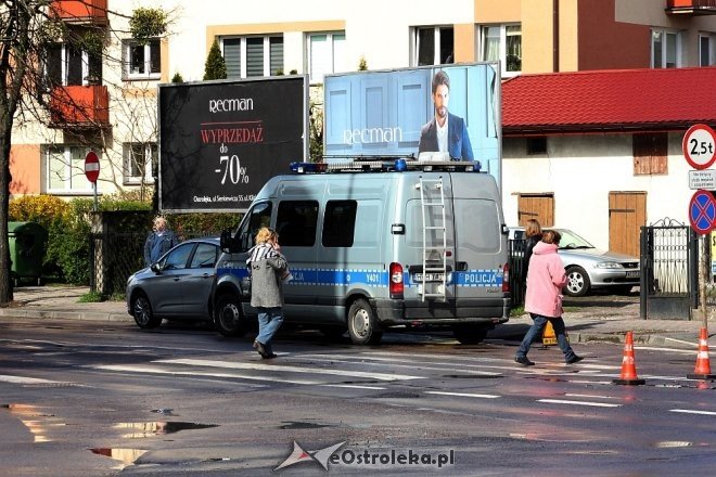 Kolejne wymuszenie i kolizja w centrum Ostrołęki [ZDJĘCIA] - zdjęcie #1 - eOstroleka.pl