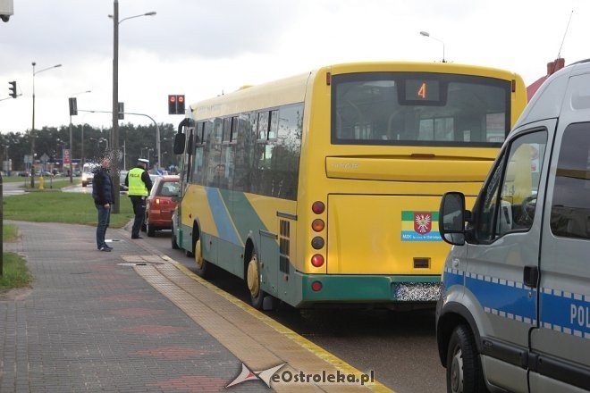 Ostrołęka: Kolizja z udziałem autobusu na ulicy Steyera [06.04.2017] - zdjęcie #3 - eOstroleka.pl