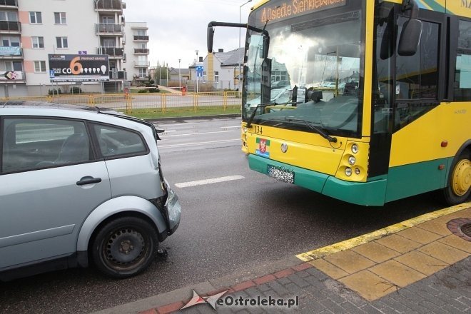 Ostrołęka: Kolizja z udziałem autobusu na ulicy Steyera [06.04.2017] - zdjęcie #8 - eOstroleka.pl
