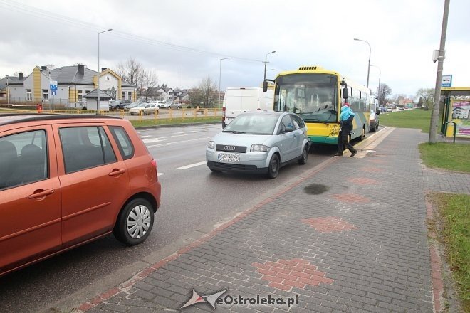Ostrołęka: Kolizja z udziałem autobusu na ulicy Steyera [06.04.2017] - zdjęcie #15 - eOstroleka.pl