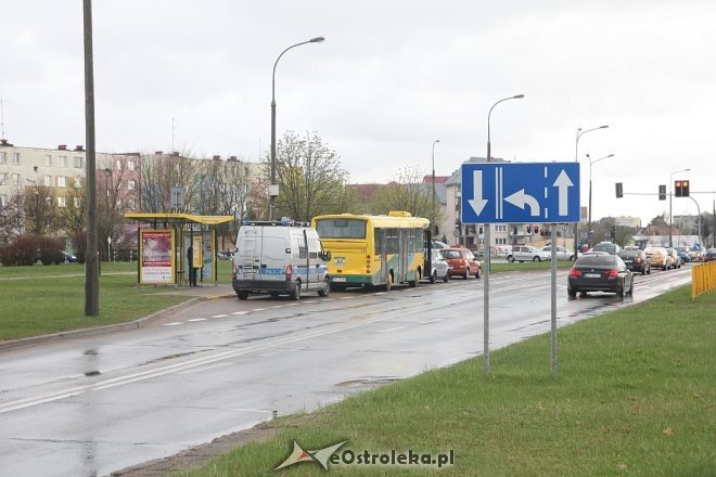 Ostrołęka: Kolizja z udziałem autobusu na ulicy Steyera [06.04.2017] - zdjęcie #21 - eOstroleka.pl