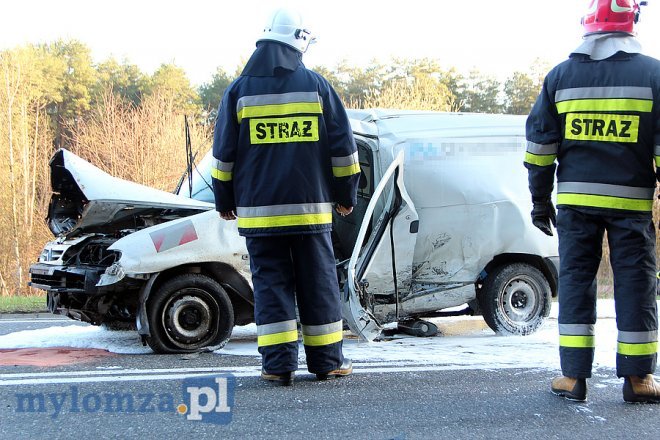 Poważny wypadek na DK-61 między Ostrołęką a Łomżą. Trzy osoby ranne [ZDJĘCIA] - zdjęcie #5 - eOstroleka.pl