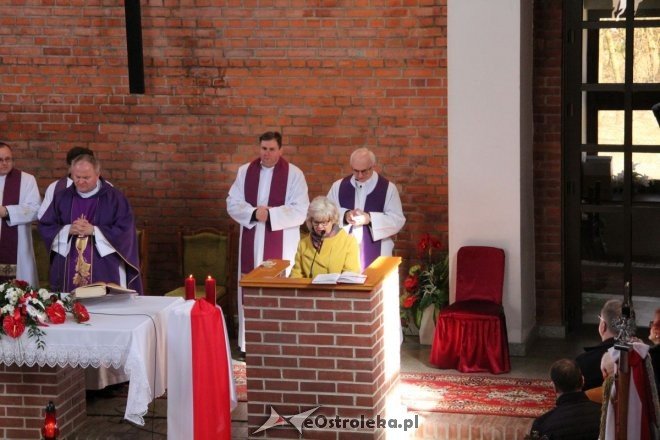 Ostrołęczanie oddali hołd ofiarom Zbrodni Katyńskiej i katastrofy pod Smoleńskiem [ZDJĘCIA] - zdjęcie #79 - eOstroleka.pl