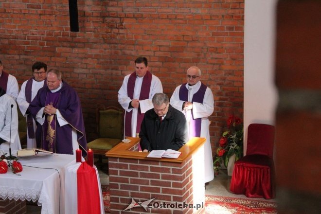 Ostrołęczanie oddali hołd ofiarom Zbrodni Katyńskiej i katastrofy pod Smoleńskiem [ZDJĘCIA] - zdjęcie #77 - eOstroleka.pl