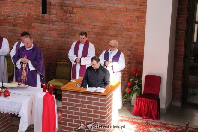 Ostrołęczanie oddali hołd ofiarom Zbrodni Katyńskiej i katastrofy pod Smoleńskiem [ZDJĘCIA] - zdjęcie #75 - eOstroleka.pl