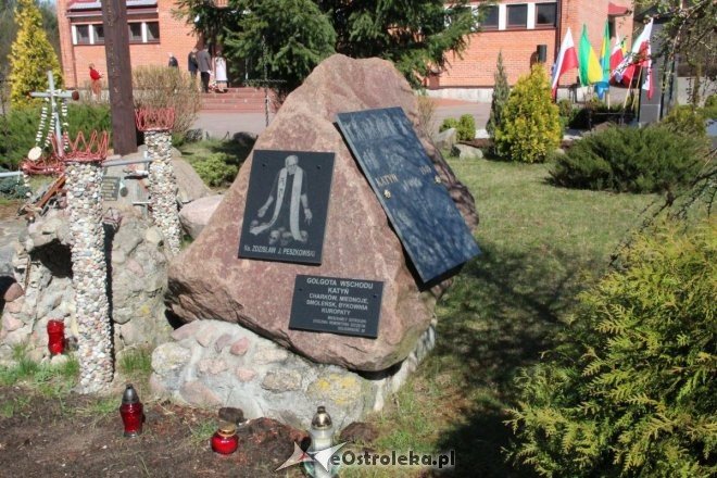 Ostrołęczanie oddali hołd ofiarom Zbrodni Katyńskiej i katastrofy pod Smoleńskiem [ZDJĘCIA] - zdjęcie #65 - eOstroleka.pl