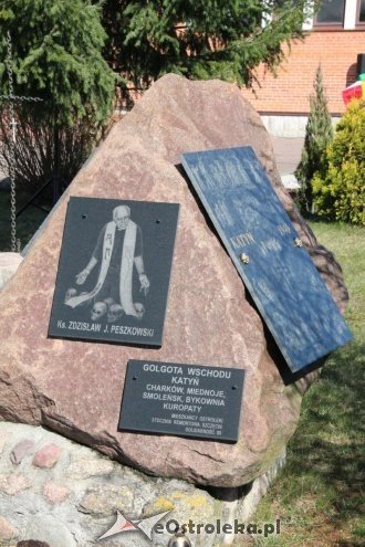 Ostrołęczanie oddali hołd ofiarom Zbrodni Katyńskiej i katastrofy pod Smoleńskiem [ZDJĘCIA] - zdjęcie #64 - eOstroleka.pl