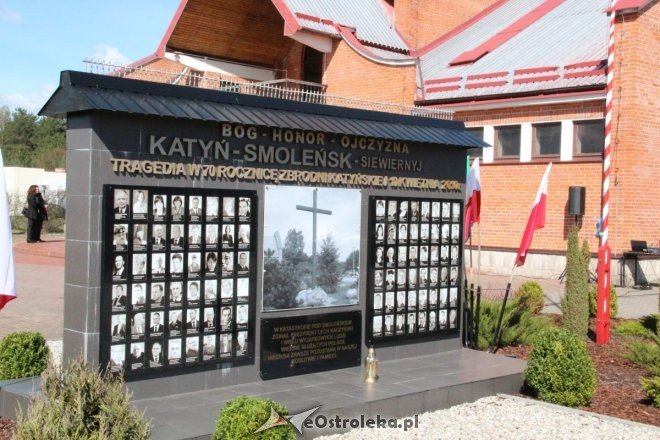 Ostrołęczanie oddali hołd ofiarom Zbrodni Katyńskiej i katastrofy pod Smoleńskiem [ZDJĘCIA] - zdjęcie #49 - eOstroleka.pl