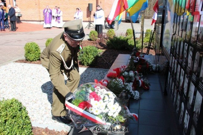 Ostrołęczanie oddali hołd ofiarom Zbrodni Katyńskiej i katastrofy pod Smoleńskiem [ZDJĘCIA] - zdjęcie #48 - eOstroleka.pl