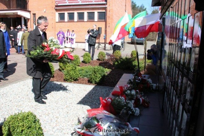 Ostrołęczanie oddali hołd ofiarom Zbrodni Katyńskiej i katastrofy pod Smoleńskiem [ZDJĘCIA] - zdjęcie #67 - eOstroleka.pl