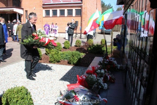 Ostrołęczanie oddali hołd ofiarom Zbrodni Katyńskiej i katastrofy pod Smoleńskiem [ZDJĘCIA] - zdjęcie #42 - eOstroleka.pl