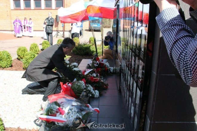 Ostrołęczanie oddali hołd ofiarom Zbrodni Katyńskiej i katastrofy pod Smoleńskiem [ZDJĘCIA] - zdjęcie #68 - eOstroleka.pl