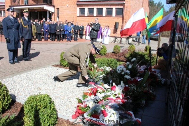 Ostrołęczanie oddali hołd ofiarom Zbrodni Katyńskiej i katastrofy pod Smoleńskiem [ZDJĘCIA] - zdjęcie #90 - eOstroleka.pl