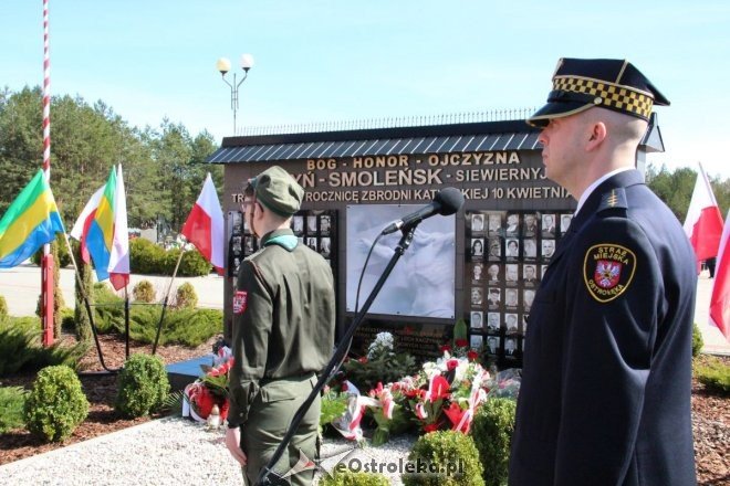 Ostrołęczanie oddali hołd ofiarom Zbrodni Katyńskiej i katastrofy pod Smoleńskiem [ZDJĘCIA] - zdjęcie #103 - eOstroleka.pl