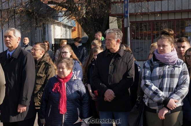 Miejskie obchody 7. rocznicy katastrofy pod Smoleńskiem [10.04.2017] - zdjęcie #24 - eOstroleka.pl