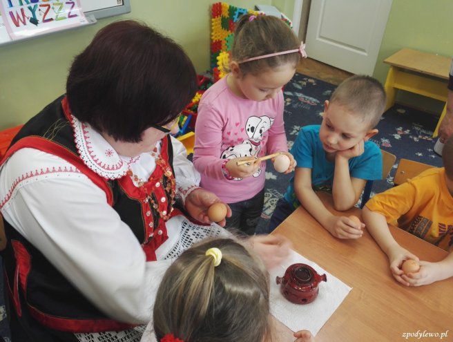 Warsztaty wielkanocne dla przedszkolaków z Dylewa [ZDJĘCIA] - zdjęcie #10 - eOstroleka.pl