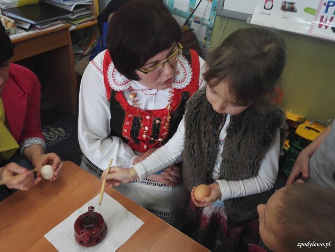 Warsztaty wielkanocne dla przedszkolaków z Dylewa [ZDJĘCIA] - zdjęcie #27 - eOstroleka.pl