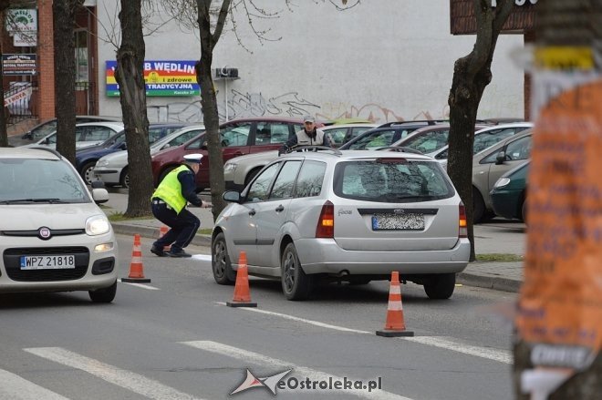 Ostrołęka: Potrącenie pieszej przy ulicy Goworowskiej [ZDJĘCIA] - zdjęcie #12 - eOstroleka.pl