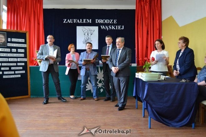 Konkurs poezji ks. Jana Twardowskiego „ Zaufałem drodze wąskiej” [ZDJĘCIA] - zdjęcie #4 - eOstroleka.pl